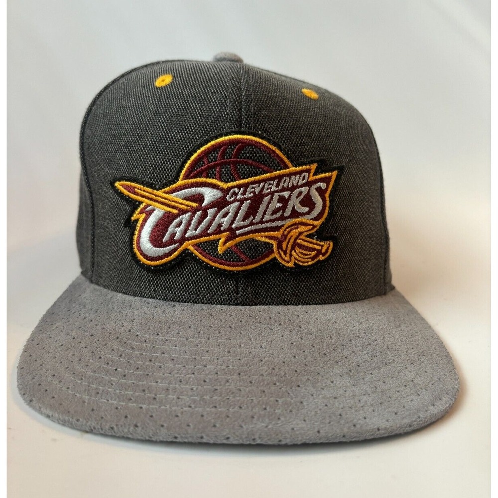 Mitchell & Ness Mens Snapback Cap Gray Cleveland Cavaliers Adjustable Fit
